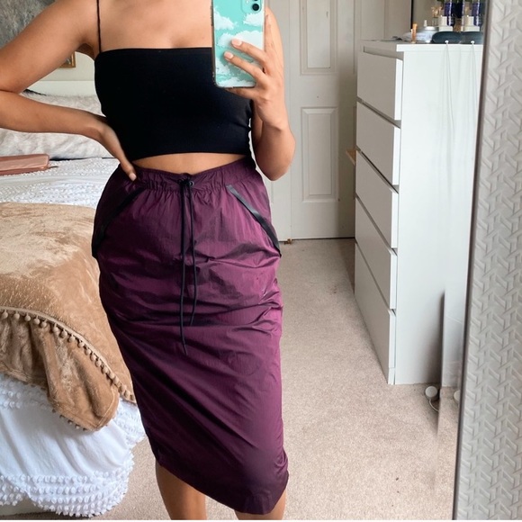 Nike Dresses & Skirts - NWOT NIKE Midi Skirt